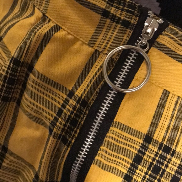 Plaid skirt with zipper down the front - Picture 2 of 2